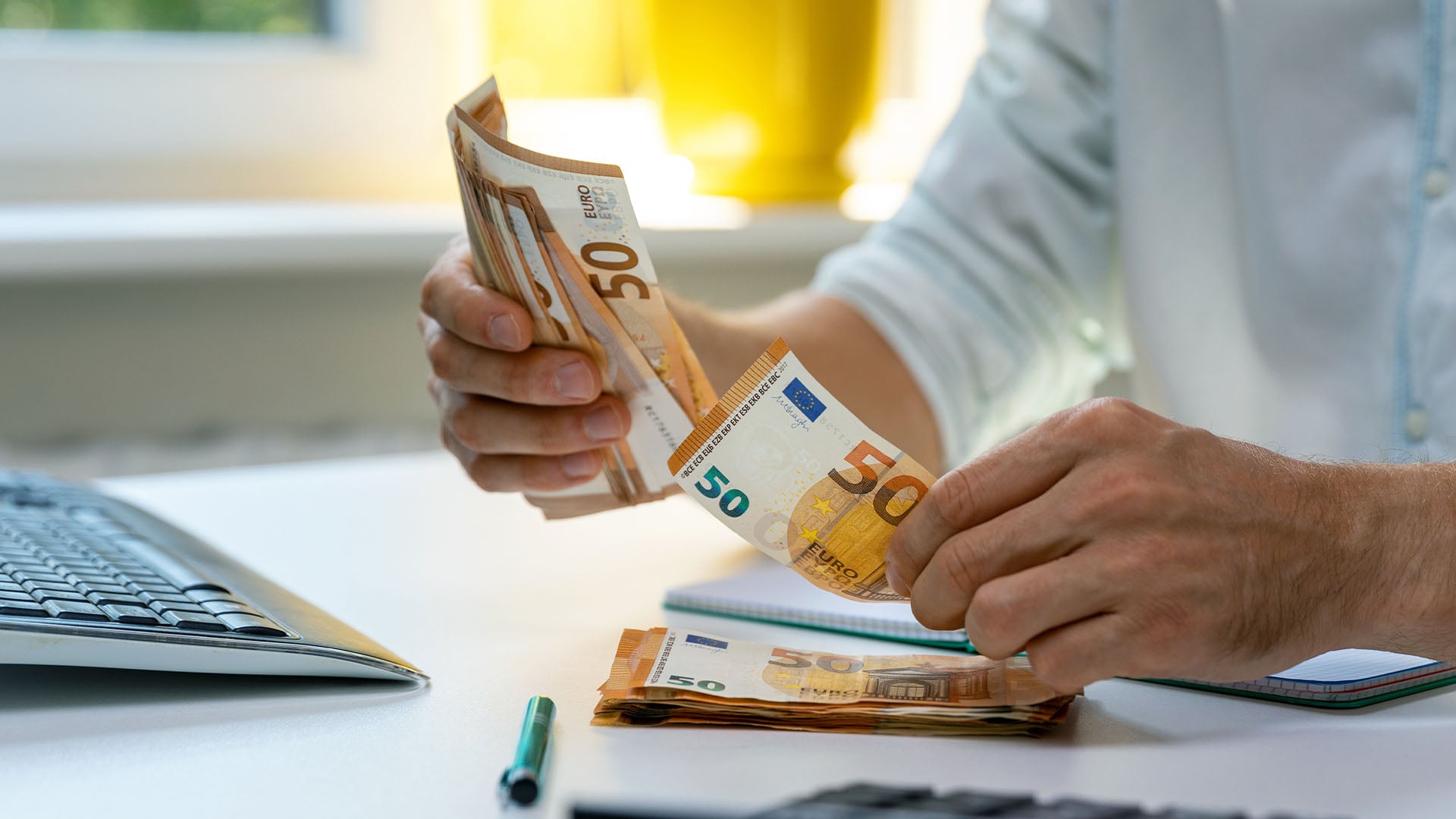 Spaniards increase cash reserves: perceived utility surges 10% after blackout